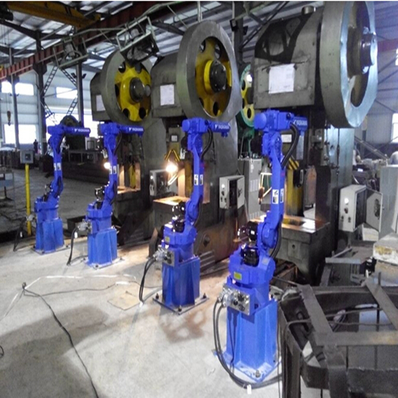 搬運機器人 鍛壓自動化生產(chǎn)線(一臺機器人配4臺壓機)力生機器人_工程機械欄目